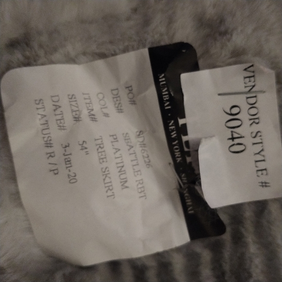 Mumbai Christmas Tree Skirt Platinum Faux Mink Fur Round Gorgeous Skirt 54" - Picture 6 of 11